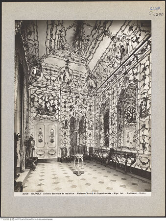 Vorderseite von Alinari [https://www.deutsche-digitale-bibliothek.de/content/lizenzen/rv-ez/] Palazzo Reale di CapodimonteSalottino di Porcellana - Teilansicht, bh025295_recto. Foto.