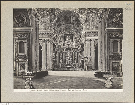 Vorderseite von Alinari [https://www.deutsche-digitale-bibliothek.de/content/lizenzen/rv-ez/] Chiesa del Gesù Nuovo - Mittelschiff (von der Vierung in Richtung Hauptaltar), bh025825_recto. Foto.