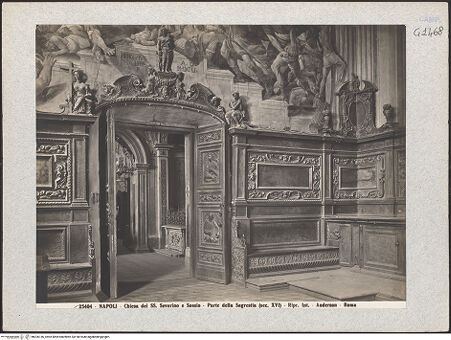 Vorderseite von Alinari [https://www.deutsche-digitale-bibliothek.de/content/lizenzen/rv-ez/] Monastero dei Santi Severino e SossioSanti Severino e Sossio - Teilansicht nach dem Portal, bh026146_recto. Foto.