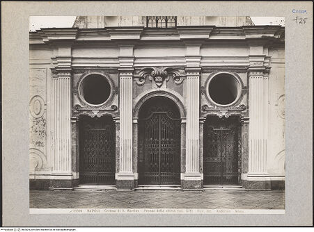 Vorderseite von Alinari [https://www.deutsche-digitale-bibliothek.de/content/lizenzen/rv-ez/] Certosa di San Martino - Portale, bh026256_recto. Foto.