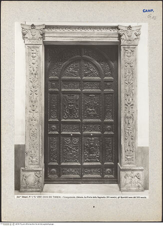 Vorderseite von Alinari [https://www.deutsche-digitale-bibliothek.de/content/lizenzen/rv-ez/] Portal der Sakristei - Teilansicht, bh026718_recto. Foto.