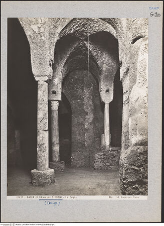 Vorderseite von Anderson [https://www.deutsche-digitale-bibliothek.de/content/lizenzen/rv-ez/] Abbazia della Trinità di CavaKryptaLangobardischer Friedhof - Gewölbe im Zentrum, bh026721_recto. Foto.