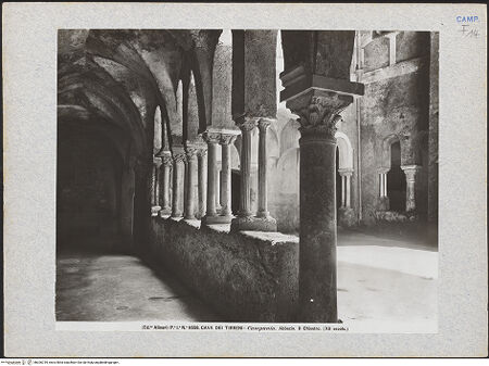 Vorderseite von Alinari [https://www.deutsche-digitale-bibliothek.de/content/lizenzen/rv-ez/] Abbazia della Trinità di CavaChiostrino - Deambulatorium, bh026739_recto. Foto.