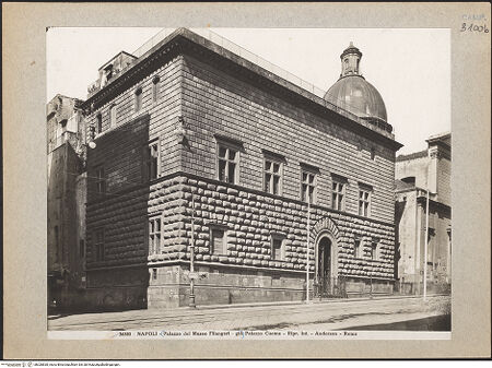 Vorderseite von Alinari [https://www.deutsche-digitale-bibliothek.de/content/lizenzen/rv-ez/] Palazzo Como (Cuomo) - Seitenansicht, bh026830_recto. Foto.