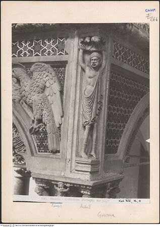 Vorderseite von Vatikan, Monumenti, Musei e Gallerie Pontificie [https://www.deutsche-digitale-bibliothek.de/content/lizenzen/rv-ez/] Linke Kanzel - Detail: rechter Zwickel und Tragfigur, bh027027_recto. Foto.