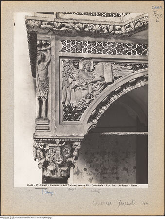 Vorderseite von Alinari [https://www.deutsche-digitale-bibliothek.de/content/lizenzen/rv-ez/] Linke Kanzel - Detail: linker Zwickel mit dem Symbol des evangelisten Matthäus, bh027028_recto. Foto.