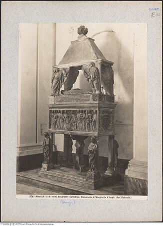 Vorderseite von Alinari [https://www.deutsche-digitale-bibliothek.de/content/lizenzen/rv-ez/] Grabmonument der Königin Margherita von Anjou Durazzo - Seitenansicht von rechts, bh027060_recto. Foto.