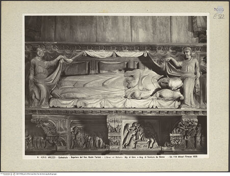Vorderseite von Alinari [https://www.deutsche-digitale-bibliothek.de/content/lizenzen/rv-ez/] Grabmal des Bischofs Guido Tarlati (gest. 1327)Totenkammer mit Geistlichen, die das Totenoffizium feiern - Grabkammer mit Bildnis von Bischof Guido Tarlati, bh027088_recto. Foto.