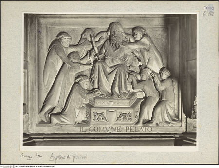 Vorderseite von Alinari [https://www.deutsche-digitale-bibliothek.de/content/lizenzen/rv-ez/] Grabmal des Bischofs Guido Tarlati (gest. 1327)Allegorische Darstellungen der Gemeinde und Szenen aus dem Leben des Bischof Guido TarlatiDie Gemeinde wird geschröpft (Il comune pelato) - Gesamtansicht, bh027103_recto. Foto.