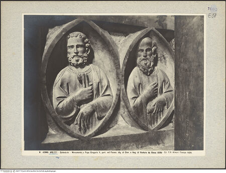 Vorderseite von Alinari [https://www.deutsche-digitale-bibliothek.de/content/lizenzen/rv-ez/] Grabmal Gregors X. (gest. 1278) - Sarkophag, rechte Seite, Petrus und Paulus, bh027113_recto. Foto.