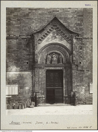 Vorderseite von ICCD [https://www.deutsche-digitale-bibliothek.de/content/lizenzen/rv-ez/] Portal mit Verkündigung und Zyklus der Tugenden und Laster - Gesamtansicht, bh027134_recto. Foto.