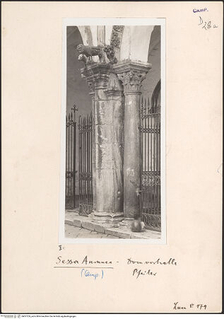 Vorderseite von ICCD [https://www.deutsche-digitale-bibliothek.de/content/lizenzen/rv-ez/] Pfeiler und KonsolenZweiter Arkadenpfeiler - Seitenansicht von rechts, bh027226_recto. Foto.