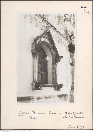 Vorderseite von ICCD [https://www.deutsche-digitale-bibliothek.de/content/lizenzen/rv-ez/] Fassadenfenster - Schrägansicht, bh027242_recto. Foto.