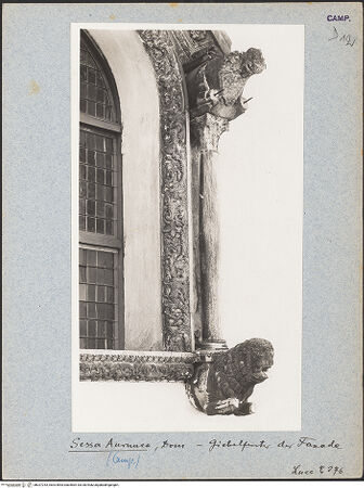 Vorderseite von ICCD [https://www.deutsche-digitale-bibliothek.de/content/lizenzen/rv-ez/] Fassadenfenster - Detail, rechte Seite, bh027243_recto. Foto.