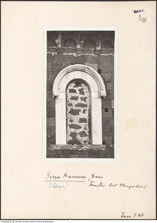 Vorderseite von ICCD [https://www.deutsche-digitale-bibliothek.de/content/lizenzen/rv-ez/] DuomoSüdwestfassade - Drittes Obergadenfenster, bh027245_recto. Foto.