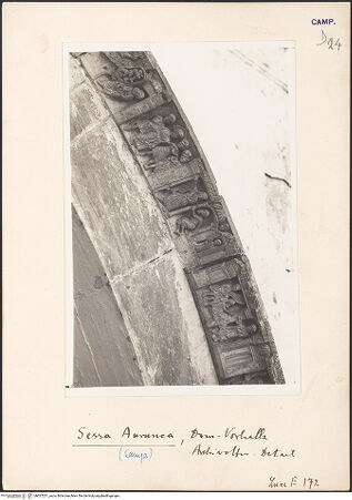 Vorderseite von ICCD [https://www.deutsche-digitale-bibliothek.de/content/lizenzen/rv-ez/] Archivolte der mittleren ArkadeSzenen aus dem Leben des heiligen Petrus - Die Vision des Petrus: er sieht unreine Tiere auf dem Dach des Hauses Simons des Gerbers; Petrus und der Zenturio Cornelius; in Lydda heilt Petrus Aeneas, bh027251_recto. Foto.