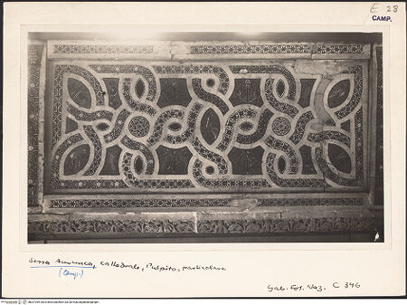 Vorderseite von ICCD [https://www.deutsche-digitale-bibliothek.de/content/lizenzen/rv-ez/] Brüstung des Kanzelkörpers - Detail einer Platte, bh027269_recto. Foto.