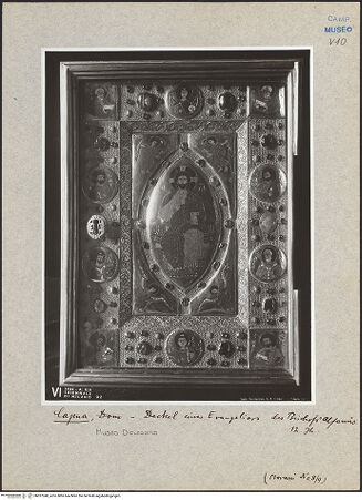 Vorderseite von Morassi [https://www.deutsche-digitale-bibliothek.de/content/lizenzen/rv-ez/] Einband des Evangeliars bischofs Alfanus - Majestas Domini, bh027348_recto. Foto.