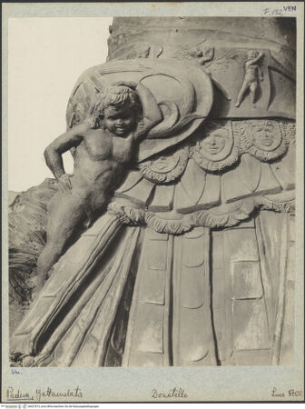 Vorderseite von Istituto Luce [https://www.deutsche-digitale-bibliothek.de/content/lizenzen/rv-fz/] Reiterdenkmal des Erasmus da Narni: il GattamelataGattamelata in Condottieren-Rüstung zu Pferd - Detail: Rüstung, rechte Seite, bh027813_recto. Foto.