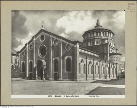 Vorderseite von Alinari [https://www.deutsche-digitale-bibliothek.de/content/lizenzen/rv-ez/] Santa Maria delle Grazie - Fassade und Südseite, bh028291_recto. Foto.
