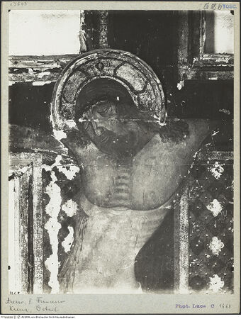 Vorderseite von ICCD [https://www.deutsche-digitale-bibliothek.de/content/lizenzen/rv-ez/] Altarkreuz - Detail, Kopf und Oberkörper (vor der Restaurierung), bh028986_recto. Foto.