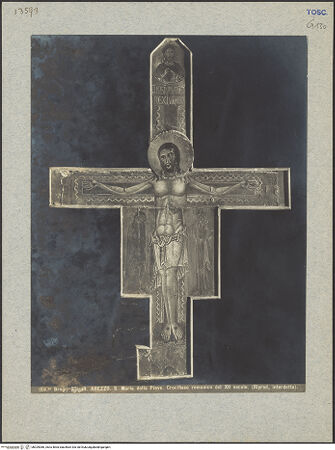 Vorderseite von Alinari [https://www.deutsche-digitale-bibliothek.de/content/lizenzen/rv-ez/] Kruzifix (Christus Triumphans) mit Maria und Johannes dem Evangelisten; Verleugnung des Petrus - Gesamtansicht (vor der Restaurierung), bh029066_recto. Foto.