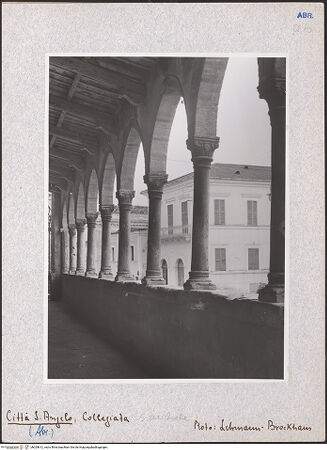 Vorderseite von Foto Marburg [https://www.deutsche-digitale-bibliothek.de/content/lizenzen/rv-ez/] San Michele - Rechte Längsseite, Inneres der Loggia, bh029612_recto. Foto: Lehmann-Brockhaus, Otto.