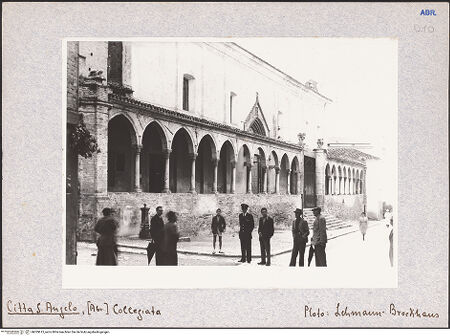 Vorderseite von Foto Marburg [https://www.deutsche-digitale-bibliothek.de/content/lizenzen/rv-ez/] San Michele - Rechte Längsseite, Loggia, bh029613_recto. Foto: Lehmann-Brockhaus, Otto.