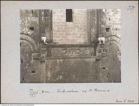 Vorderseite von ICCD [https://www.deutsche-digitale-bibliothek.de/content/lizenzen/rv-ez/] Fenster der Hauptapsis - Teilansicht vor der Restaurierung, bh030203_recto. Foto.