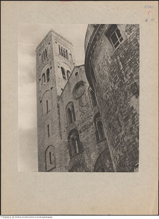 Vorderseite von Rizzoli, E. C. (Milano) [https://www.deutsche-digitale-bibliothek.de/content/lizenzen/rv-ez/] CattedraleNordseite und NordquerhausNordquerhaus - Nordöstlicher Türm, Nordquerhaus und Trulla, Teilansicht von Nordwesten, bh030206_recto. Foto.