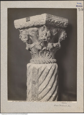 Vorderseite von Alinari [https://www.deutsche-digitale-bibliothek.de/content/lizenzen/rv-ez/] Kapitell aus einem Ziborium einer Nebenapsis - Gesamtansicht, bh030209_recto. Foto.