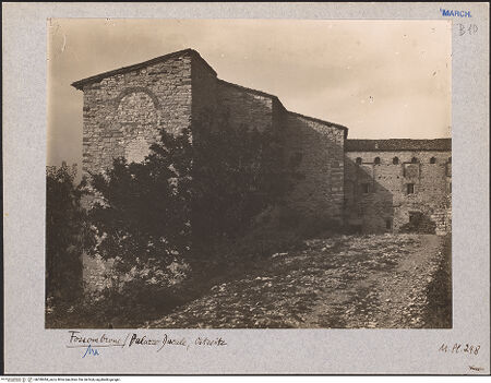 Vorderseite von Bibliotheca Hertziana [https://www.deutsche-digitale-bibliothek.de/content/lizenzen/rv-fz/] Palazzo Ducale - Ostseite, bh030484_recto. Foto: Lindner, Paul.