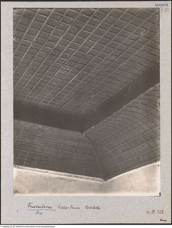 Vorderseite von Bibliotheca Hertziana [https://www.deutsche-digitale-bibliothek.de/content/lizenzen/rv-fz/] Palazzo Ducale - Holzdecke, bh030485_recto. Foto: Lindner, Paul.