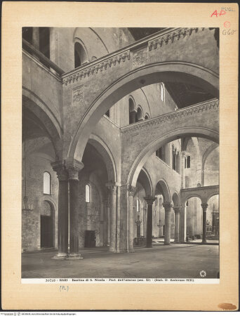 Vorderseite von Alinari [https://www.deutsche-digitale-bibliothek.de/content/lizenzen/rv-ez/] San Nicola - Innenansicht von Südwesten, bh030650_recto. Foto.