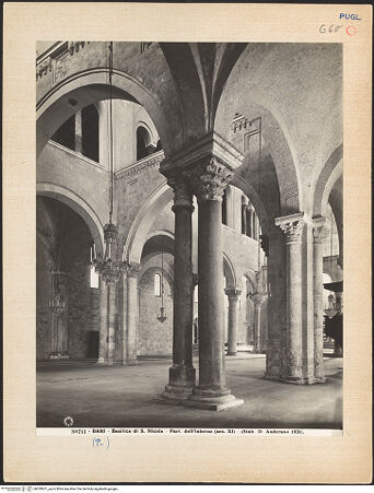 Vorderseite von Alinari [https://www.deutsche-digitale-bibliothek.de/content/lizenzen/rv-ez/] San Nicola - Innenansicht von Südwesten, bh030651_recto. Foto.