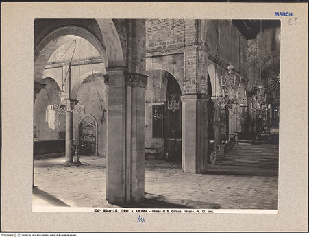 Vorderseite von Alinari [https://www.deutsche-digitale-bibliothek.de/content/lizenzen/rv-ez/] DuomoLinker Querhausarm und Cappella della Madonna - Seitenansicht von dem Vierung, bh030920_recto. Foto.