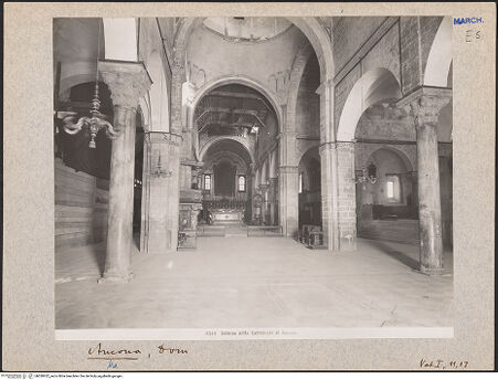 Vorderseite von Archivio Fotografico Musei Vaticani [https://www.deutsche-digitale-bibliothek.de/content/lizenzen/rv-fz/] Duomo - Innenansicht in Richtung Presbyterium, bh030922_recto. Foto.