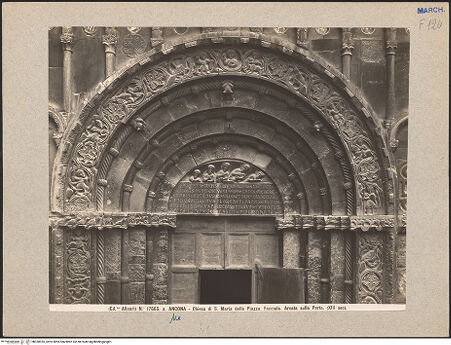 Vorderseite von Alinari [https://www.deutsche-digitale-bibliothek.de/content/lizenzen/rv-ez/] Hauptportal - Tympanon, bh030935_recto. Foto.