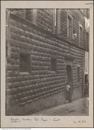 Vorderseite von Bibliotheca Hertziana [https://www.deutsche-digitale-bibliothek.de/content/lizenzen/rv-fz/] Palazzo Rapa - Schrägansicht, bh030979_recto. Foto: Lindner, Paul.