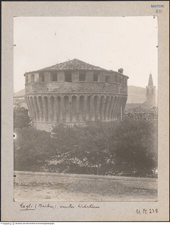 Vorderseite von Bibliotheca Hertziana [https://www.deutsche-digitale-bibliothek.de/content/lizenzen/rv-fz/] Torrione della Rocca - Blick Richtung Westen, bh030980_recto. Foto: Lindner, Paul.