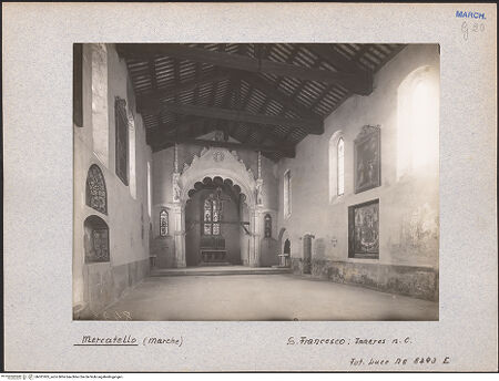 Vorderseite von ICCD [https://www.deutsche-digitale-bibliothek.de/content/lizenzen/rv-ez/] San FrancescoInnenraum - Seitenansicht in Richtung Hauptkapelle, bh031005_recto. Foto.