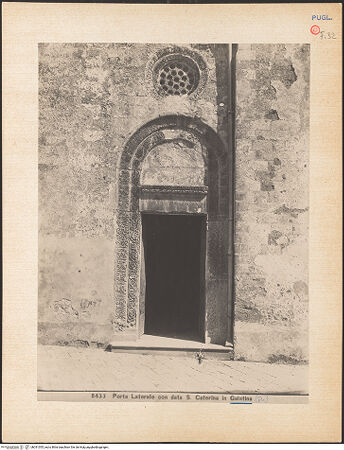 Vorderseite von Moscioni [https://www.deutsche-digitale-bibliothek.de/content/lizenzen/rv-fz/] Linkes Seitenportal - Gesamtansicht (vor der Restaurierung), bh031055_recto. Foto: Moscioni, Romualdo.