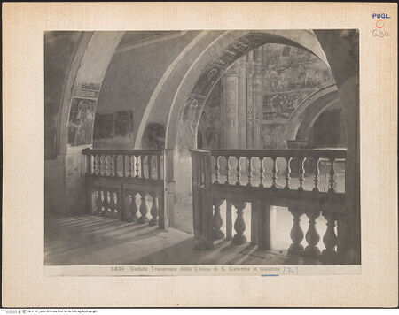 Vorderseite von Moscioni [https://www.deutsche-digitale-bibliothek.de/content/lizenzen/rv-fz/] Santa Caterina d'Alessandria - Seitenansicht des ersten Jochs des Kirchenschiffs vom ersten Joch des nördlichen Seitenschiffs aus (vor der Restaurierung), bh031061_recto. Foto: Moscioni, Romualdo.