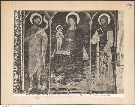 Vorderseite von Alinari [https://www.deutsche-digitale-bibliothek.de/content/lizenzen/rv-ez/] Madonna zwischen den Heiligen Johannes dem Täufer und Leonard - Gesamtansicht (vor der Restaurierung), bh031067_recto. Foto.