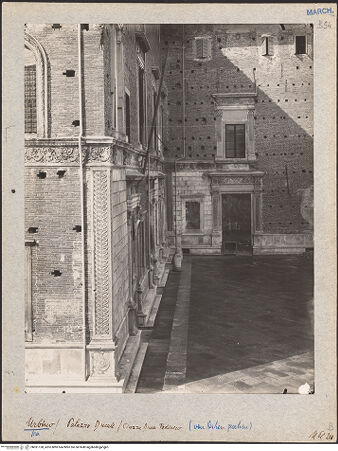 Vorderseite von Bibliotheca Hertziana [https://www.deutsche-digitale-bibliothek.de/content/lizenzen/rv-fz/] Palazzo Ducale - Piazza Duca Federico, bh031138_recto. Foto: Lindner, Paul.