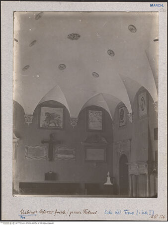 Vorderseite von Bibliotheca Hertziana [https://www.deutsche-digitale-bibliothek.de/content/lizenzen/rv-fz/] Palazzo Ducale - Großer Festsaal (Sala del Trono), bh031180_recto. Foto: Lindner, Paul.