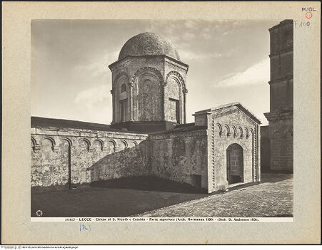 Vorderseite von Alinari [https://www.deutsche-digitale-bibliothek.de/content/lizenzen/rv-ez/] Santi Niccolò e CataldoSüdseite: Obergaden und Kuppel - Ansicht von Südwesten, bh031283_recto. Foto.