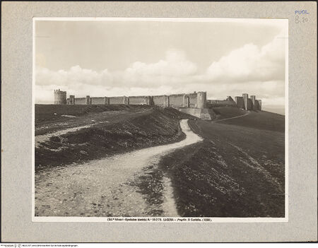 Vorderseite von Alinari [https://www.deutsche-digitale-bibliothek.de/content/lizenzen/rv-ez/] Fortezza AngioinaOstseite - Gesamtansicht von Osten, bh031297_recto. Foto.