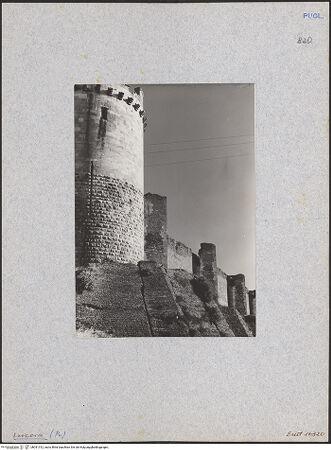 Vorderseite von ENIT [https://www.deutsche-digitale-bibliothek.de/content/lizenzen/rv-ez/] Fortezza AngioinaOstseite - Teilansicht von Südosten; Torre Leonessa links, bh031312_recto. Foto.