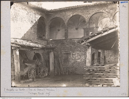 Vorderseite von Bibliotheca Hertziana [https://www.deutsche-digitale-bibliothek.de/content/lizenzen/rv-fz/] Palazzo Monti - Hof mit Loggia, bh031372_recto. Foto: Lindner, Paul (?).